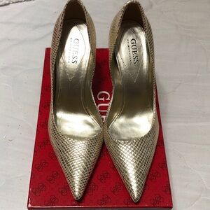Guess by Marciano Gold Snakeskin Pointed Toe Pumps 7.5M